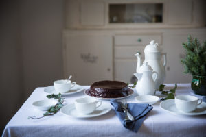 Sacher torta régi recept alapján az Emlékek Íze konyhájából http://emlekekize.hu/sacher-torta