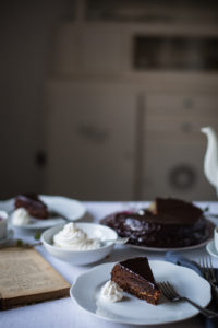 Sacher torta régi recept alapján az Emlékek Íze konyhájából http://emlekekize.hu/sacher-torta