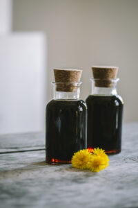 pitypangméz az Emlékek Íze konyhájából/dandelion honey from the Taste of Memories Hungarian country kitchen www.tasteofmemories.com/dandelion-honey