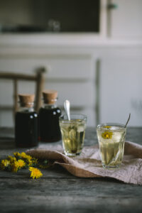 pitypangméz az Emlékek Íze konyhájából/dandelion honey from the Taste of Memories Hungarian country kitchen www.tasteofmemories.com/dandelion-honey