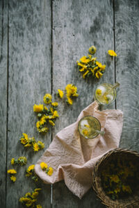 pitypangméz az Emlékek Íze konyhájából/dandelion honey from the Taste of Memories Hungarian country kitchen www.tasteofmemories.com/dandelion-honey