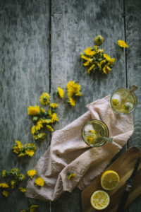 pitypangméz az Emlékek Íze konyhájából/dandelion honey from the Taste of Memories Hungarian country kitchen www.tasteofmemories.com/dandelion-honey
