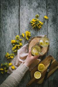 pitypangméz az Emlékek Íze konyhájából/dandelion honey from the Taste of Memories Hungarian country kitchen www.tasteofmemories.com/dandelion-honey
