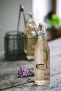 orgonaszörp az Emlékek Íze konyhájából www.emlekekize.hu / lilac syrup from the Taste of Memories Hungarian country kitchen www.tasteofmemories.com