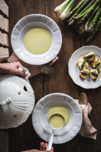spárgakrémleves újhagymával az Emlékek Íze konyhájából www.emlekekize.hu asparagus cream soup with spring onions from the Taste of Memories Hungarian country kitchen www.tasteofmemories.com