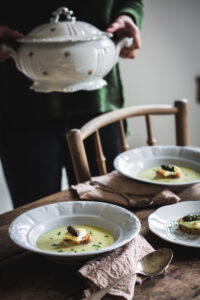spárgakrémleves újhagymával az Emlékek Íze konyhájából www.emlekekize.hu asparagus cream soup with spring onions from the Taste of Memories Hungarian country kitchen www.tasteofmemories.com