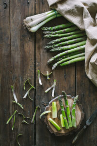 spárgakrémleves újhagymával az Emlékek Íze konyhájából www.emlekekize.hu asparagus cream soup with spring onions from the Taste of Memories Hungarian country kitchen www.tasteofmemories.com
