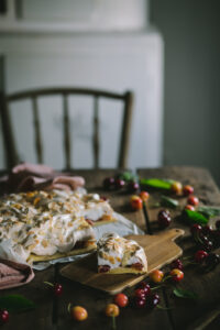 habos cseresznyés lepény az Emlékek Íze konyhájából www.emlekekize.hu/cherry meringue pie from the Taste of Memories Hungarian country kitchen www.tasteofmemories.com