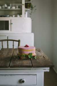 erdei szamócakrémes torta az Emlékek Íze konyhájából www.emlekekize.hu // sponge cake with wild straberry cream from the Taste of Memories Hungarian country kitchen www.tasteofmemories.com