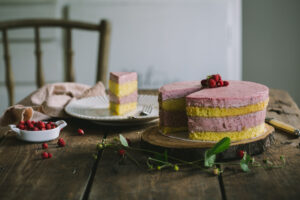 erdei szamócakrémes torta az Emlékek Íze konyhájából www.emlekekize.hu // sponge cake with wild straberry cream from the Taste of Memories Hungarian country kitchen www.tasteofmemories.com