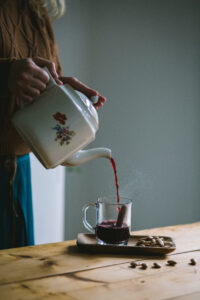 pirított sós mandula és forralt meggybor az Emlékek Íze konyhájából www.emlekekize.hu/toasted almonds and mulled cherry wine from the Taste of Memories Hungarian country kitchen www.tasteofmemories.com